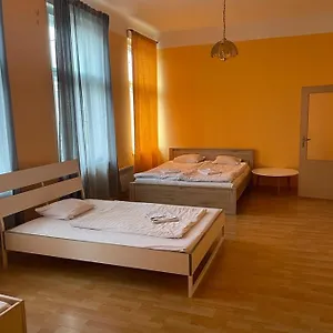 https://symphatico-bed-breakfest.praguehotelsweb.com