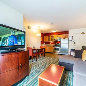 https://metro-phx-1bd-king-bed-with-heated-pool-bbq-dog-park.hotelsofphoenix.com